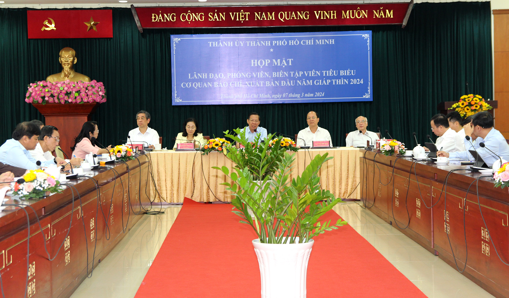 Lãnh đạo TP. Hồ Chí Minh tại buổi họp mặt báo chí (Ảnh: H.Hào)